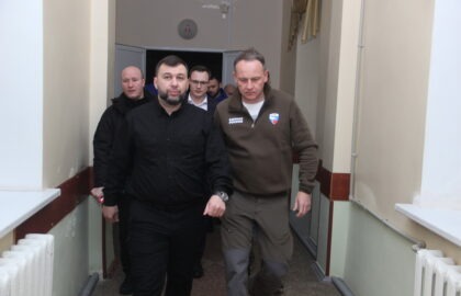 Денис Пушилин и Александр Сидякин навестили раненных 21 января в донецком микрорайоне Текстильщик