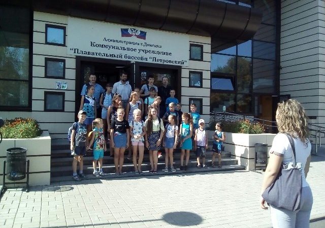 Дети из поселка Александровка посетили бассейн СК «Петровский»