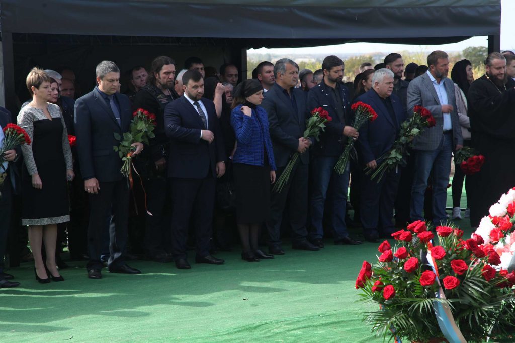 У могилы первого Главы ДНР Александра Захарченко прошли траурная панихида и митинг 