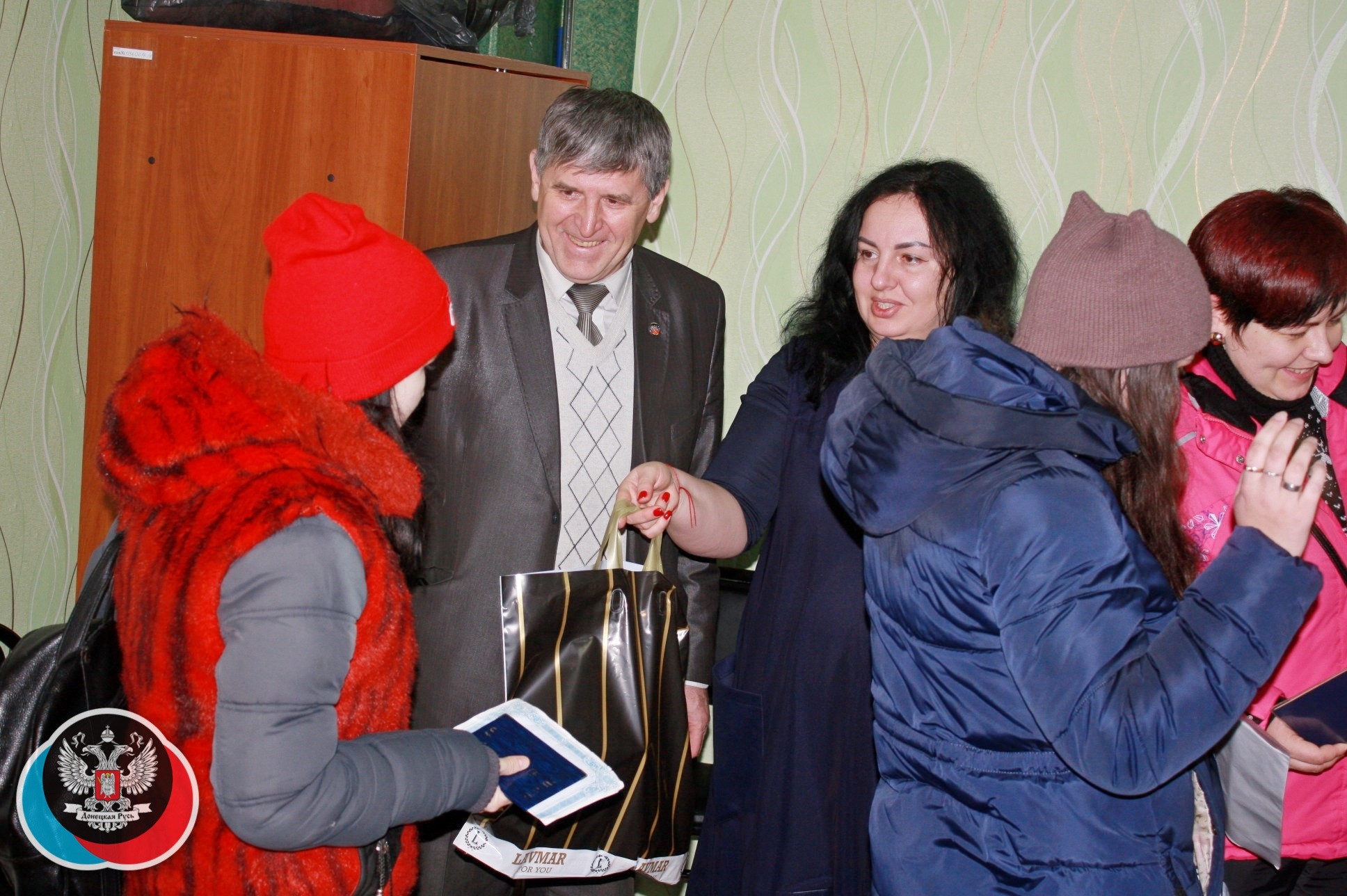 В Горловке 13 семей с детьми до года получили гуманитарные наборы от Общественного штаба по прифронтовым районам при ОД «ДР» 