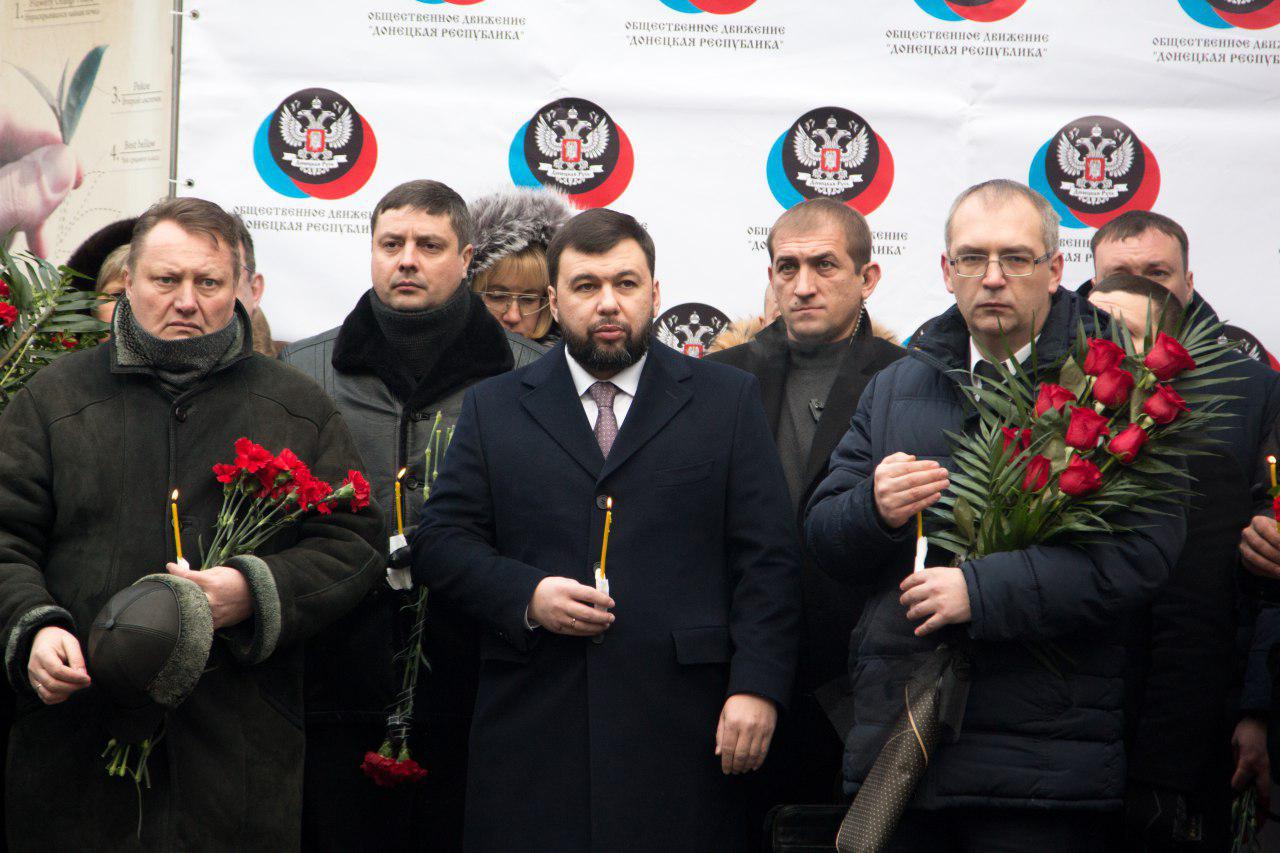 В Донецке состоялся митинг памяти, посвященный годовщине трагедии на Боссе