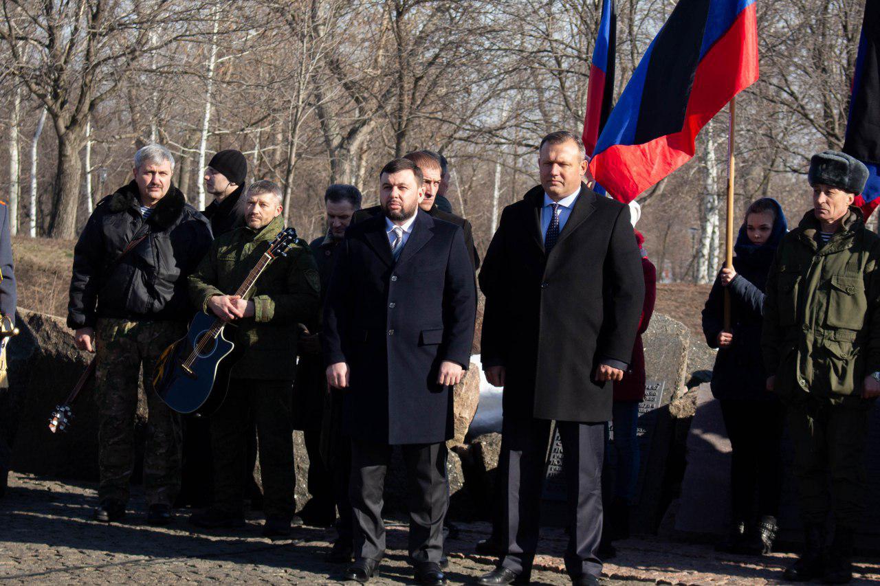 В Донецке прошел митинг в честь воинов-интернационалистов