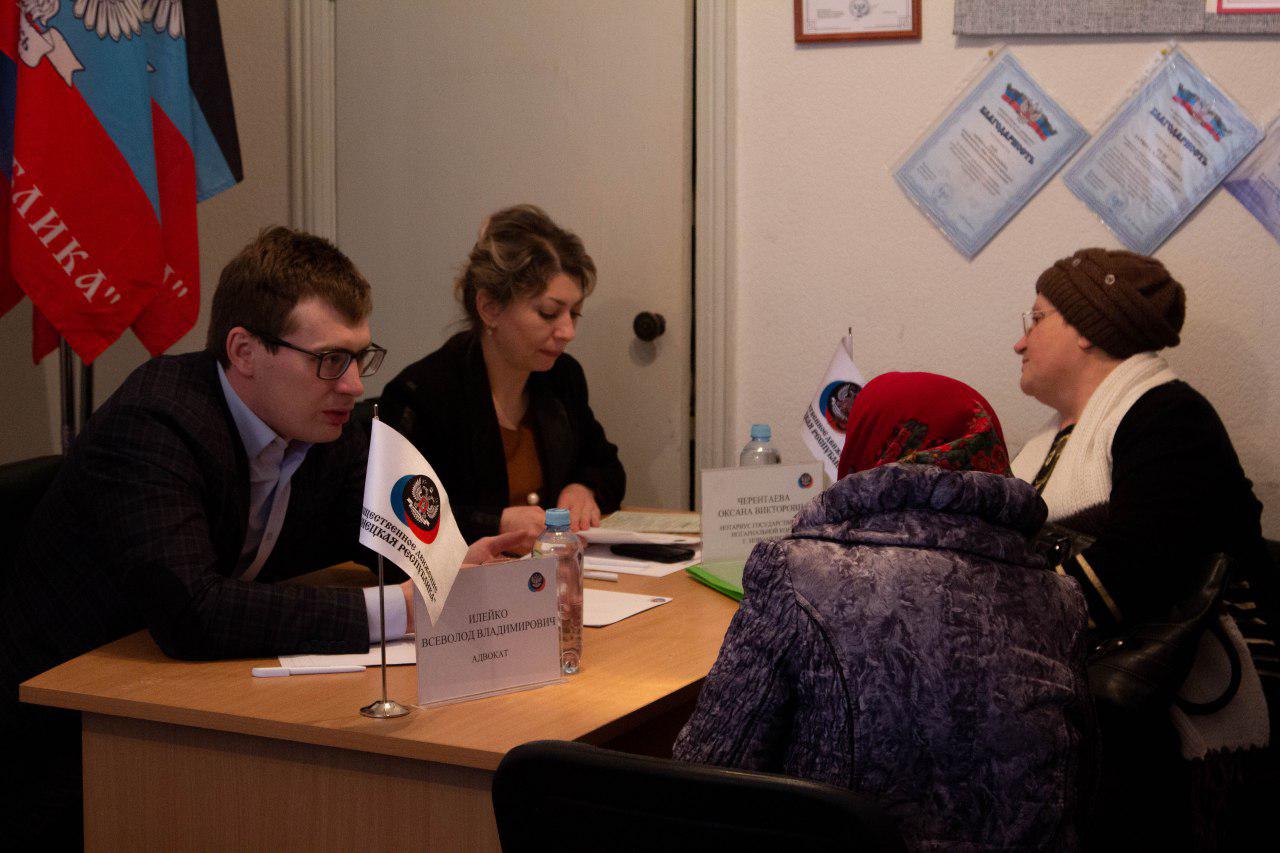 Жителям Новоазовска оказали бесплатную юридическую помощь в рамках проекта «Правомобиль»