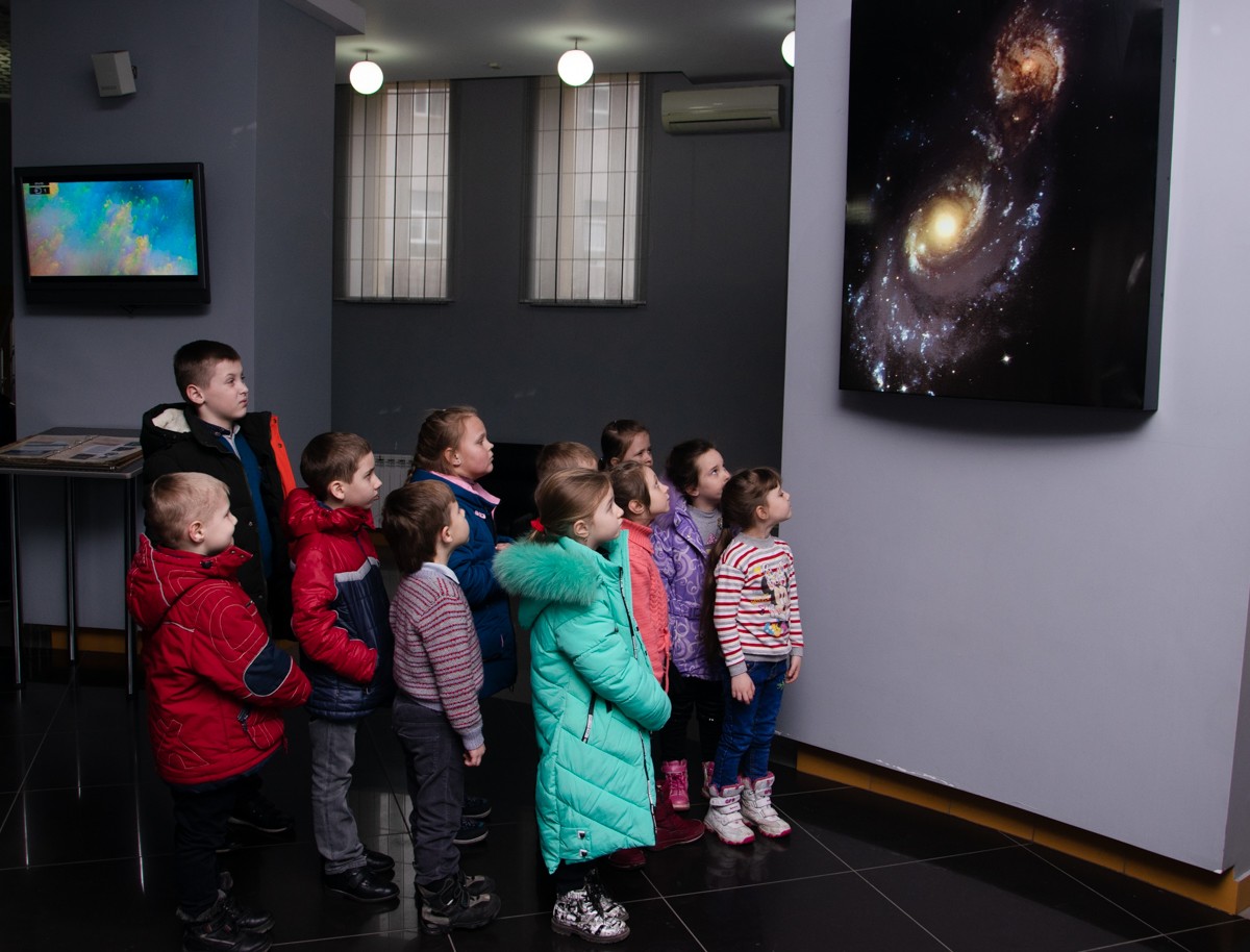 Для детей организовали досуг в столичном цифровом планетарии