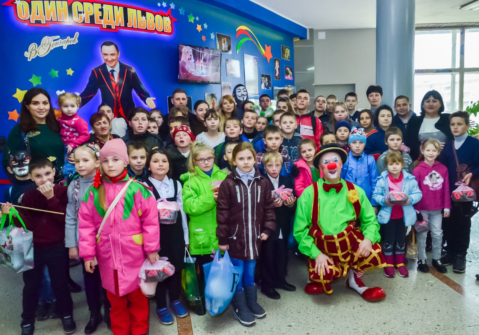 Более 50 ребят из прифронтового села Старая Ласпа Тельмановского района посетили представление в столичном цирке