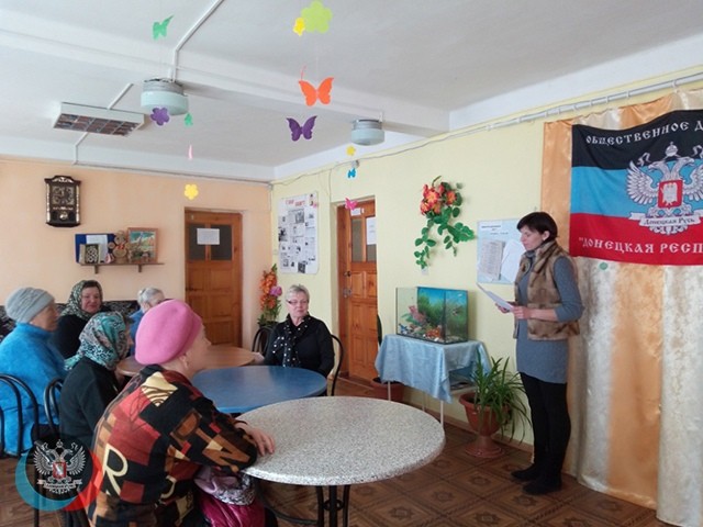 В территориальном центре социального обслуживания Советского района состоялась беседа на тему: «Интернет — это полезно»