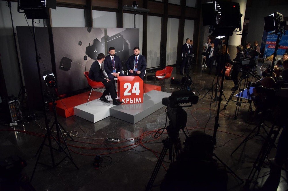 На ялтинском форуме Глава ДНР Денис Пушилин пообщался с российскими СМИ