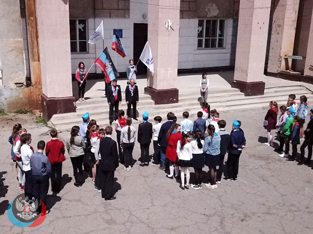 В Советском районе Макеевки состоялся флешмоб посвященный Дню Республики