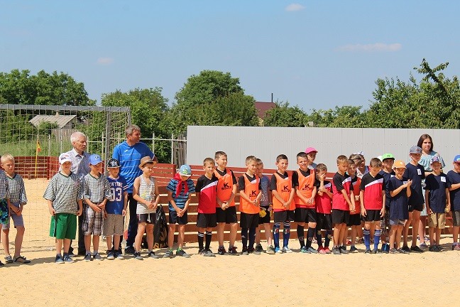 Для детей Ясиноватой открыты новые спортивная и детская площадки