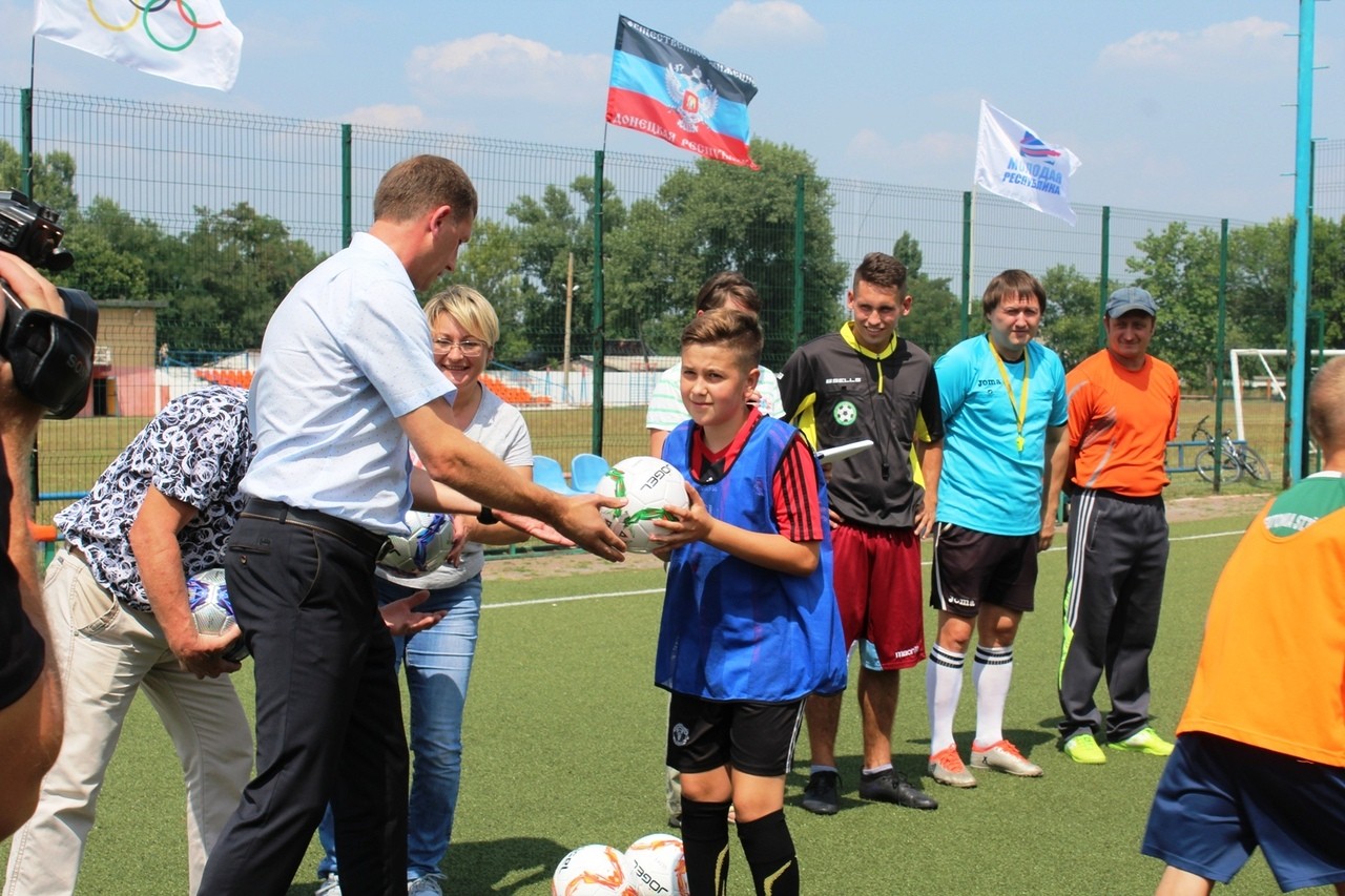 В Шахтерске прошли матчи по футболу среди дворовых команд в рамках Республиканского турнира