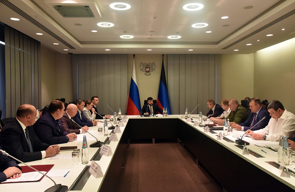 Глава ДНР Денис Пушилин провел совещание по вопросам усиления мер безопасности
