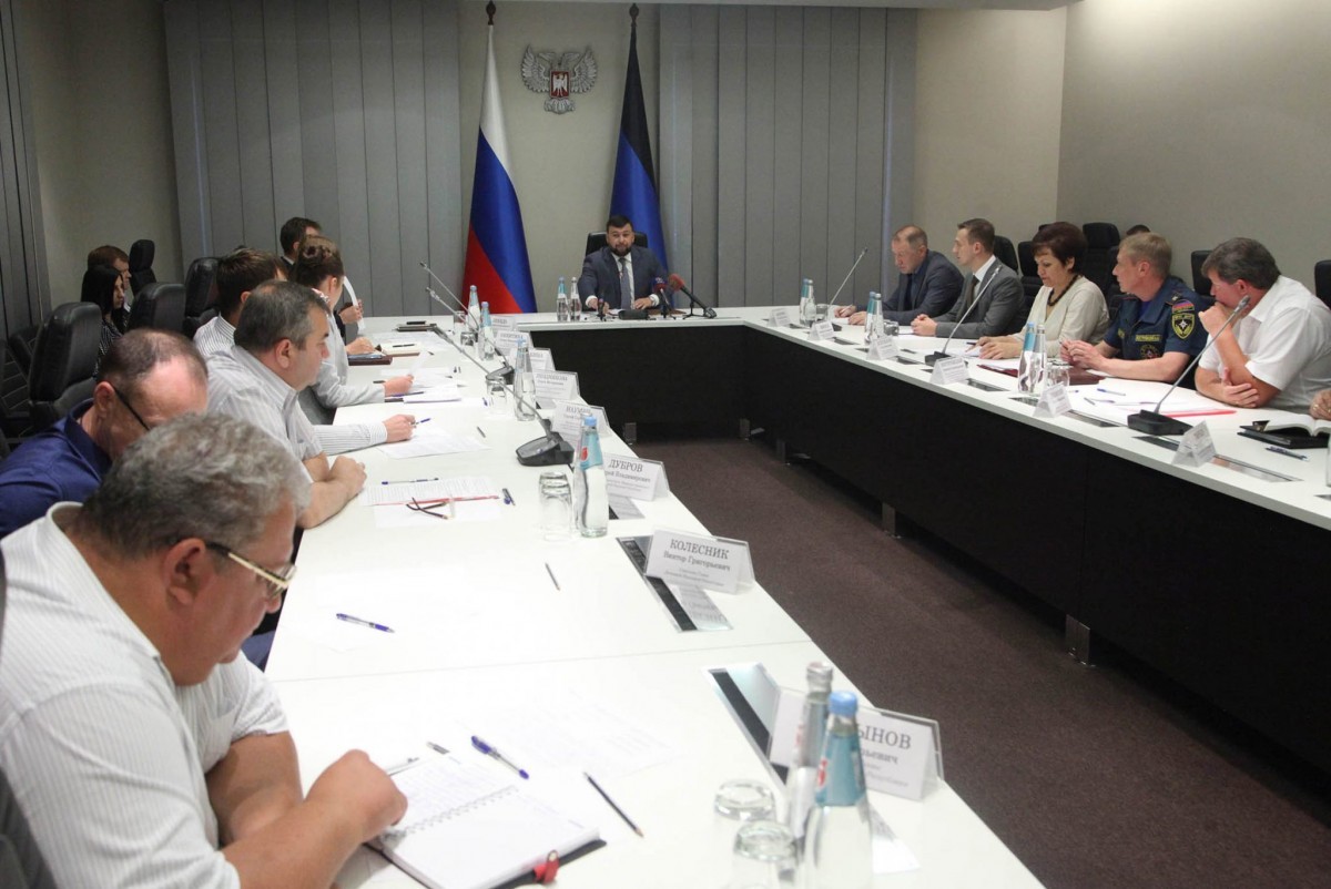 Глава ДНР Денис Пушилин провел совещание по вопросу подготовки к осенне-зимнему периоду