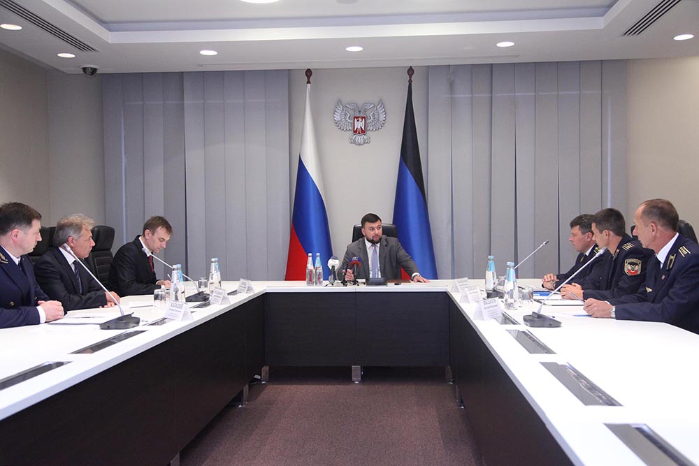 Глава ДНР Денис Пушилин провел рабочую встречу с министром транспорта Дмитрием Подлипановым