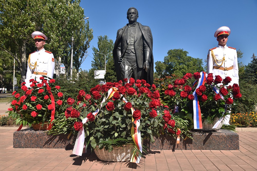 В Донецке почтили память Героя Донецкой Народной Республики Иосифа Кобзона