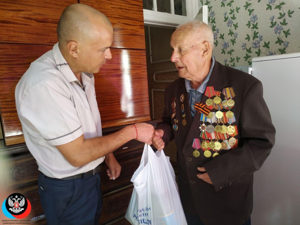 В Никитовском районе Горловки передали продуктовые наборы ветеранам ВОВ в рамках долгосрочного проекта ОД «ДР» «Эхо времен»