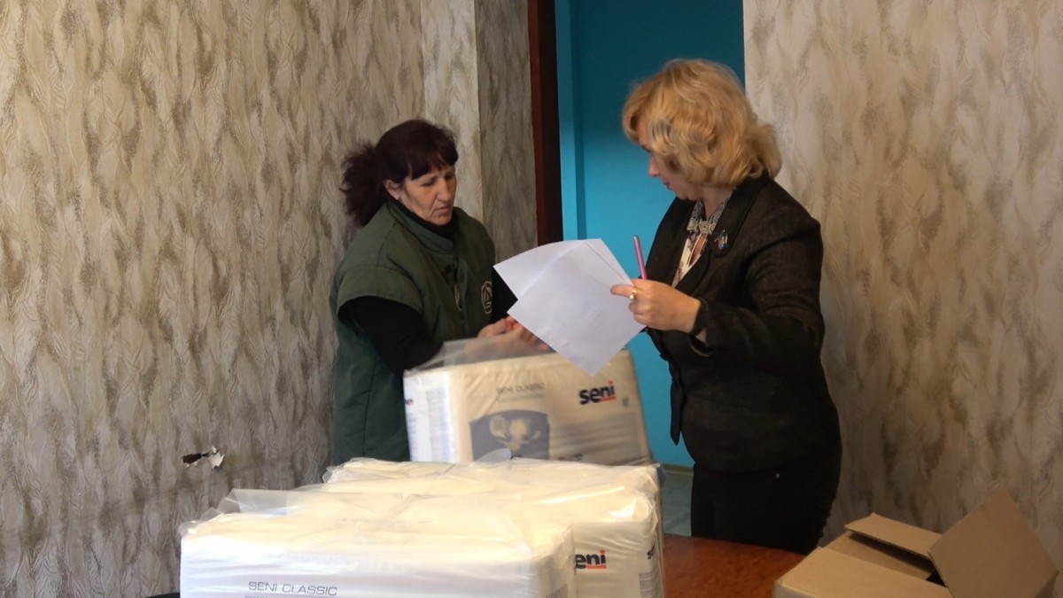 Общественный штаб доставил в прифронтовые села Новоазовского района гуманитарную помощь