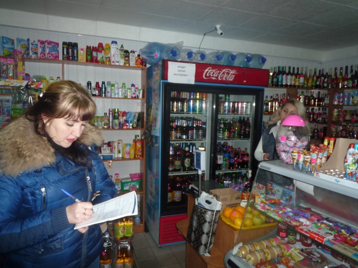 Народные контролеры проверили магазин «Лилия» в Шахтерске