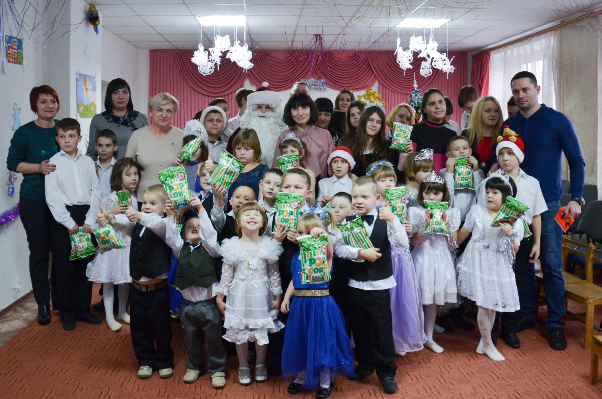 В Горловском детском социальном центре прошел Новогодний утренник