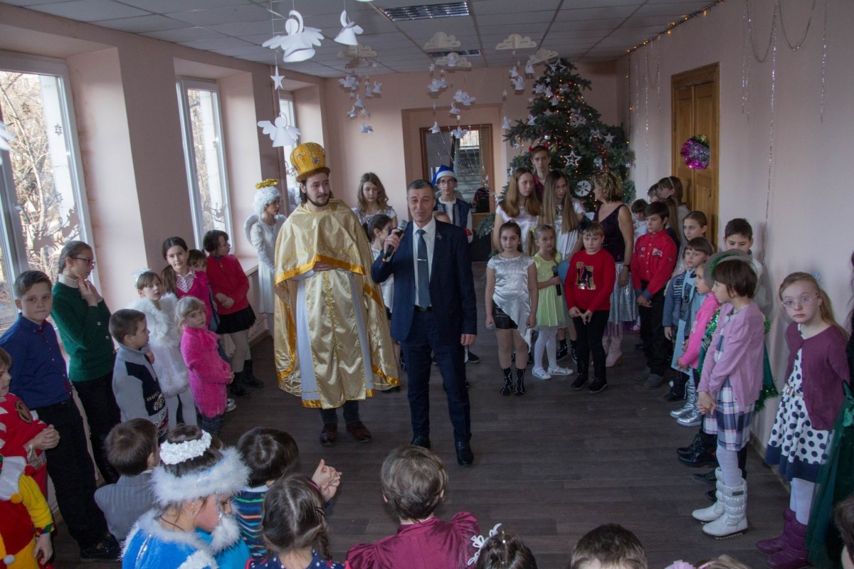 Праздник для детей провели в Киевском районе Донецка
