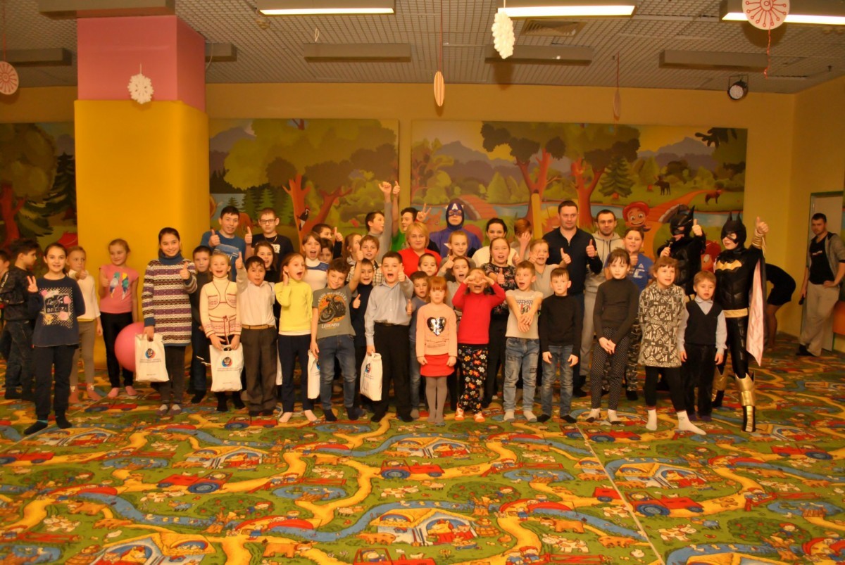 Дети защитников ДНР посетили столичный развлекательный центр