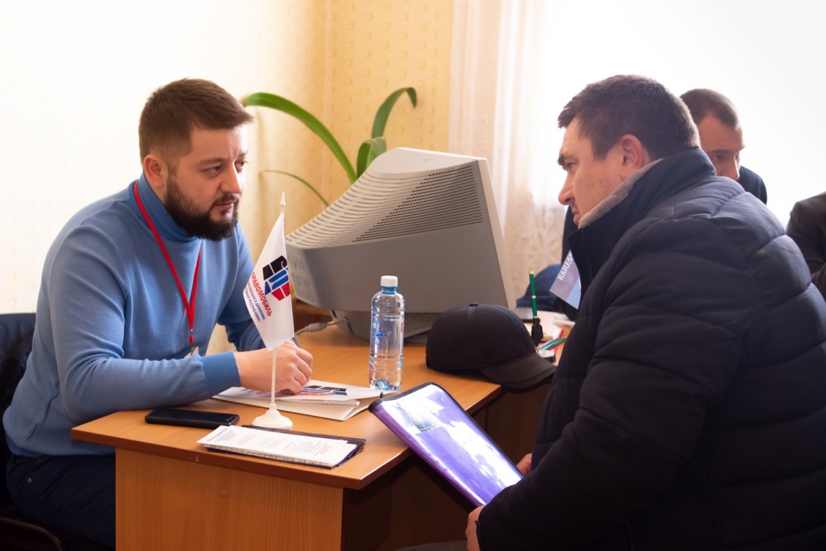 Более 30 жителей Амвросиевского района получили юридическую консультацию
