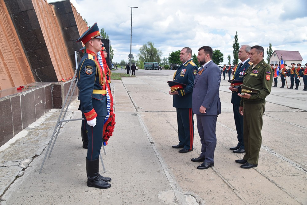 В преддверии Дня Великой Победы Глава ДНР Денис Пушилин почтил память защитников Саур-Могилы