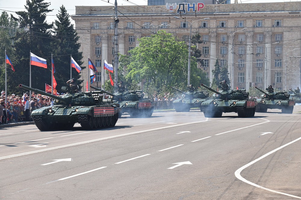 ФОТОРЕПОРТАЖ: Военная техника на параде Победы в центре Донецка