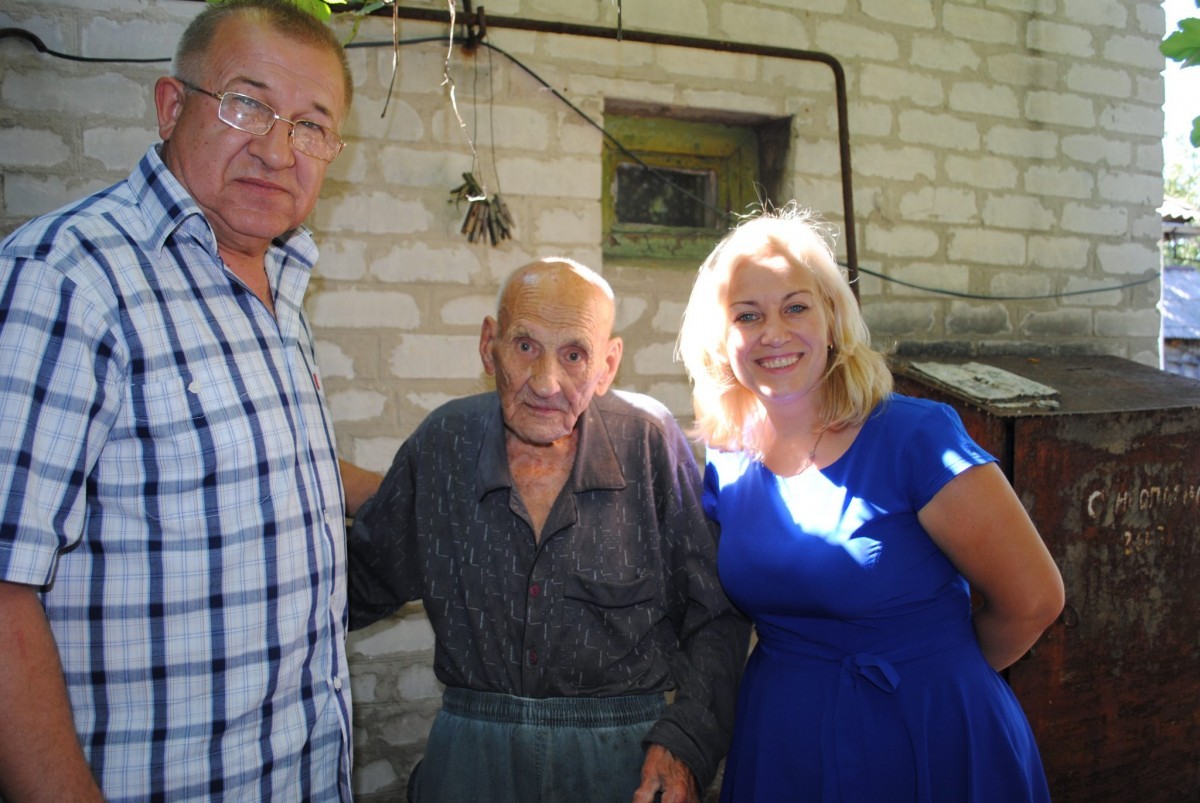 В Петровском районе Донецка поздравили ветерана Великой Отечественной