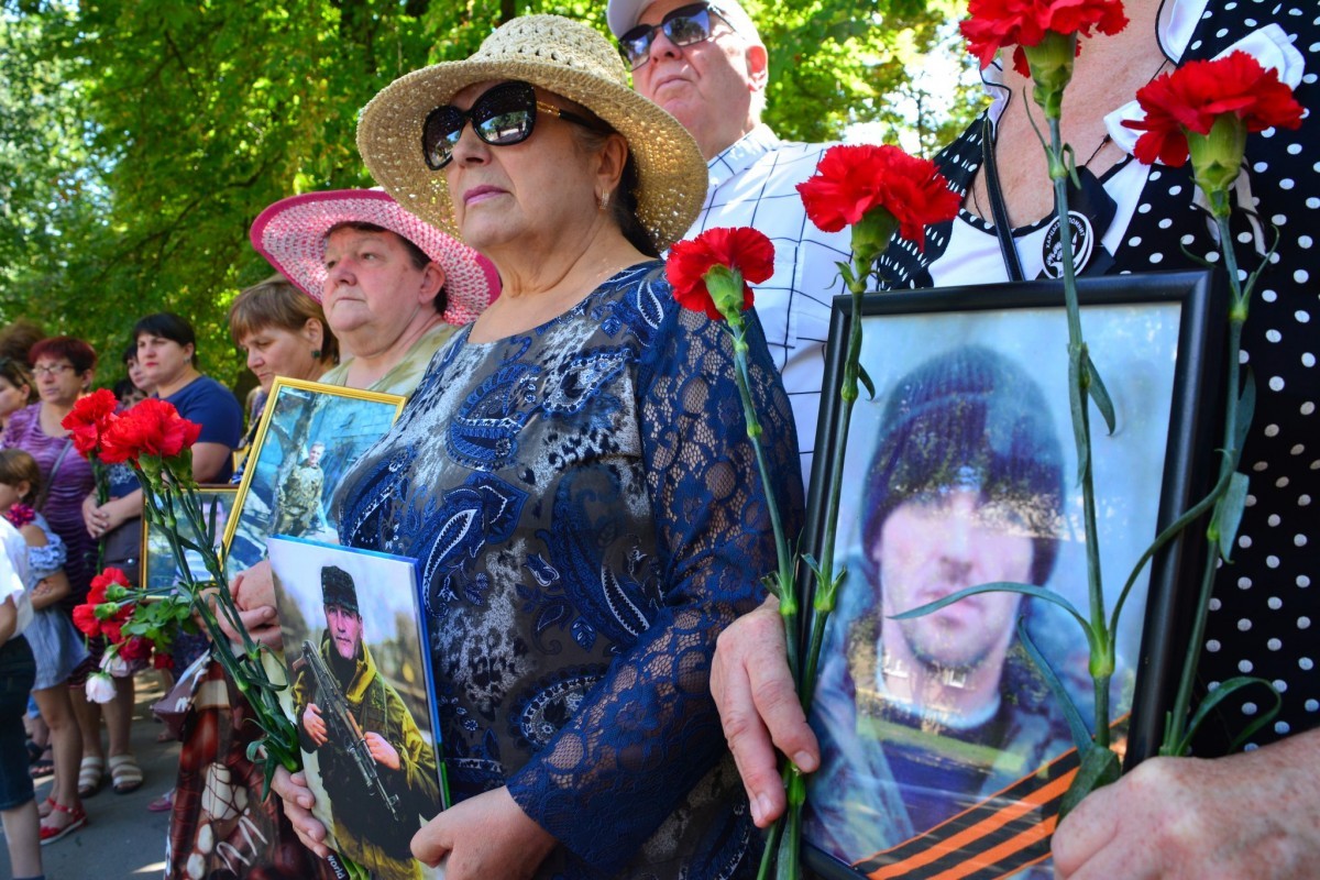 Многое забудется, такое – никогда: В Харцызске почтили память погибших в августе 2014