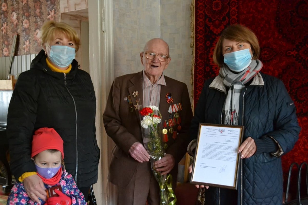 В Донецке с 96-летием поздравили ветерана Великой Отечественной Войны
