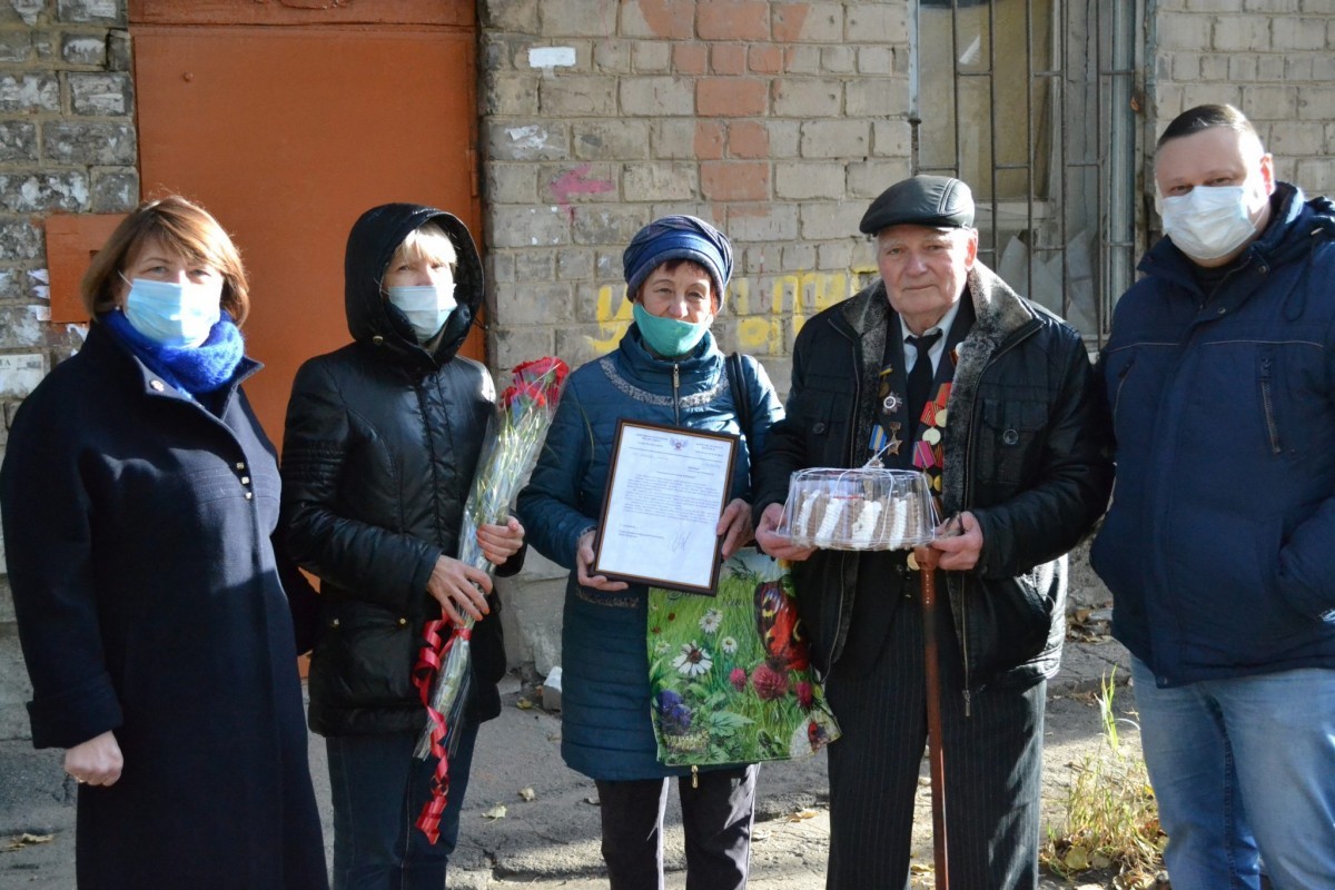 Общественники поздравили ветерана Великой Отечественной Войны с Днем рождения