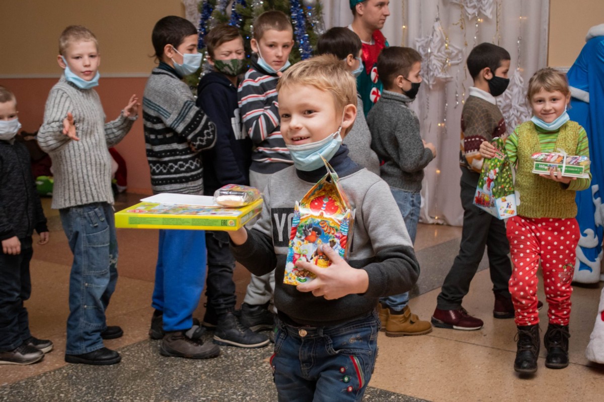 В прифронтовой Ясиноватой состоялся новогодний праздник для детей