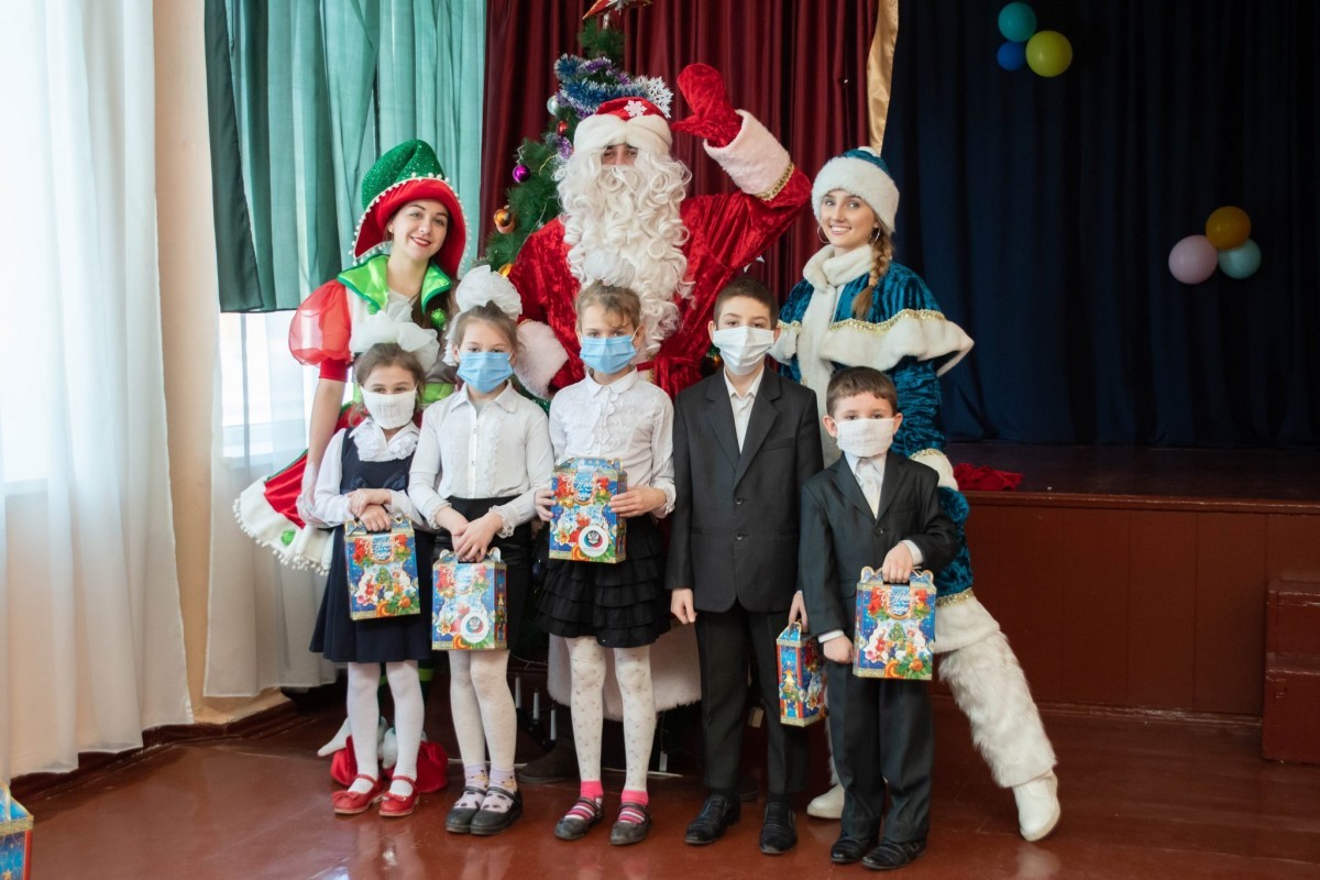 Новогоднее чудо для детей-сирот от Общественного Движения «Донецкая Республика»