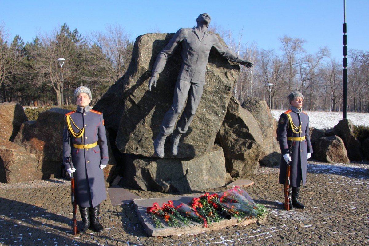 В Донецке почтили память погибших воинов-афганцев