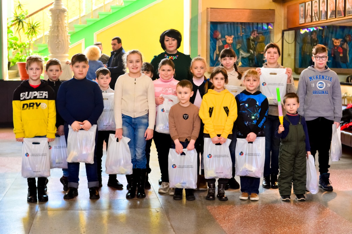 Дети военнослужащих из Ясиноватой посетили кукольный театр