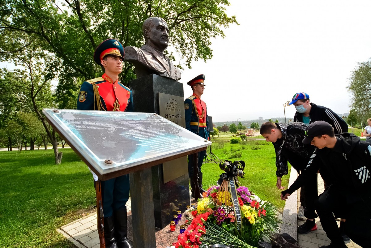 В Донецке почтили память Героя Республики Олега Мамиева