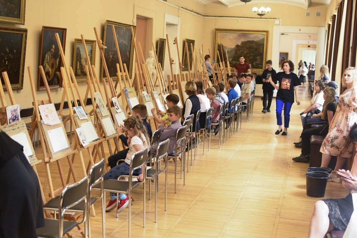 Дети военнослужащих из Харцызска посетили художественный музей