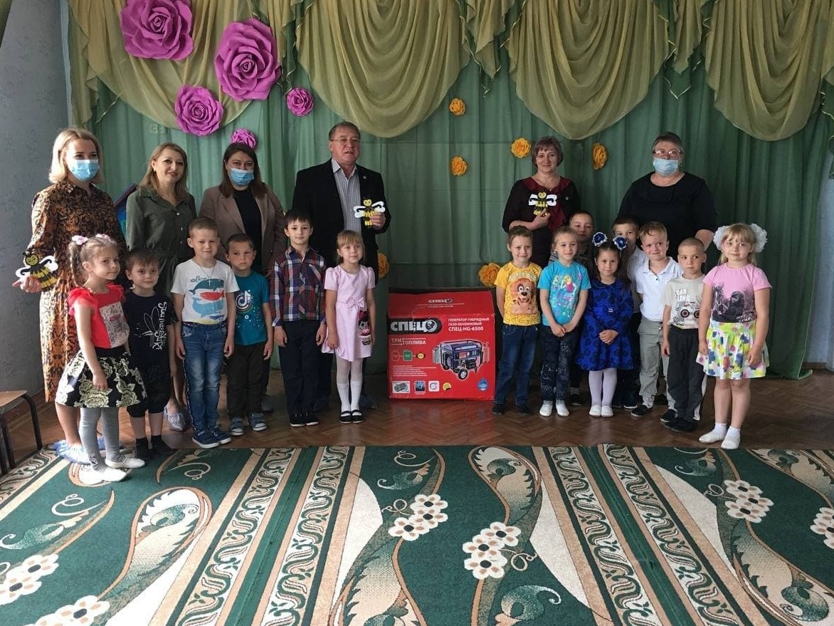 Общественники передали генератор для детского сада