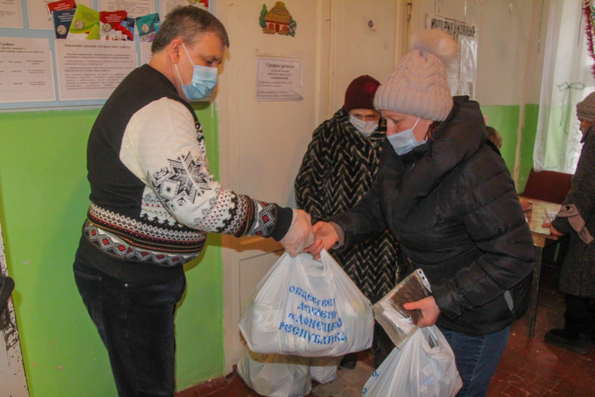 Накануне Нового года жителям прифронта оказали гуманитарную помощь