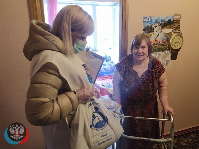 Макеевчане получили гуманитарную помощь от Оперативного штаба «ЗДОРОВОеДВИЖЕНИЕ» в виде продуктовых наборов