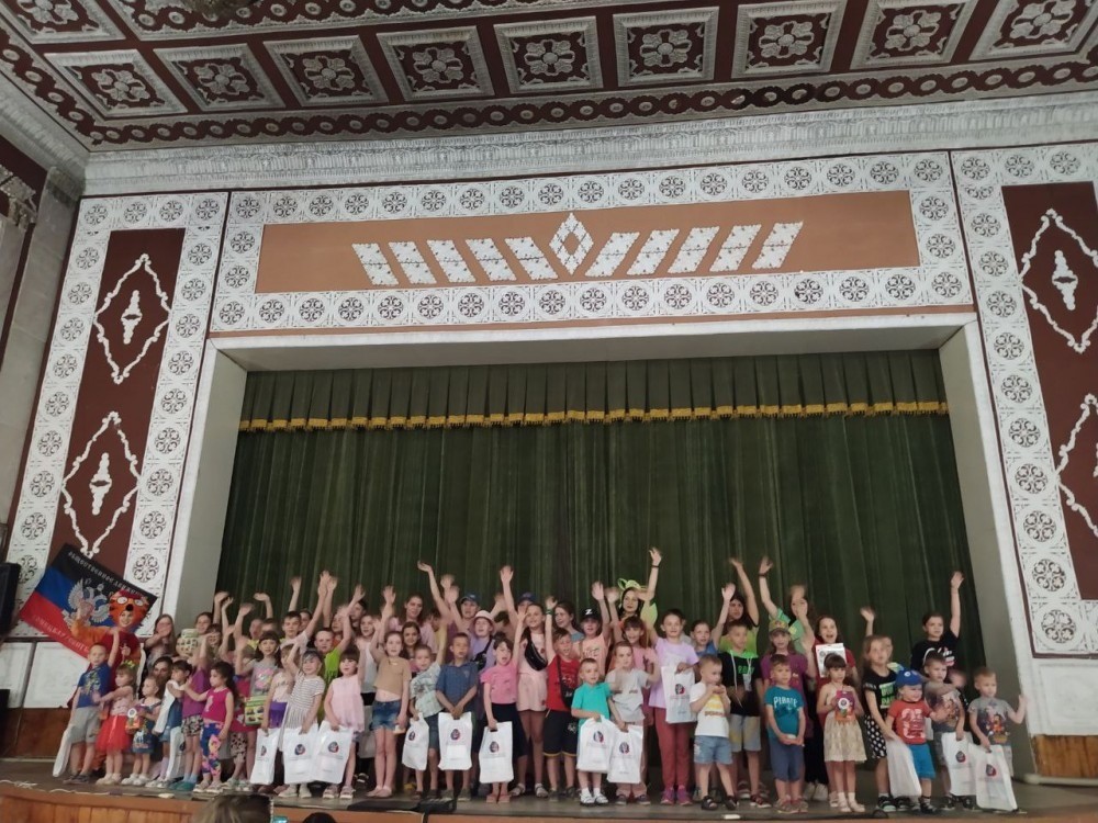 «Моя Родина — Россия»: активисты ОД «ДР» организовали праздник для детей Докучаевска