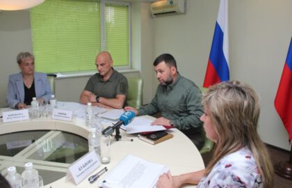 Денис Пушилин обсудил первоочередные вопросы с участниками Межведомственной группы по поддержке мобилизованных жителей ДНР и членов их семей