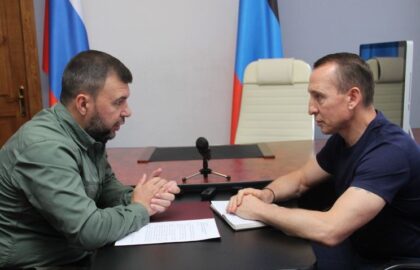 Денис Пушилин провел совещание с Николаем Цигановым по вопросам восстановления жилья в Макеевке, поврежденного обстрелами ВФУ