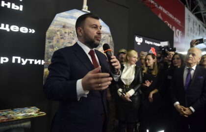 «Нам есть чем гордиться, есть что передать следующим поколениям»: Денис Пушилин открыл стенд ДНР на выставке «Россия»